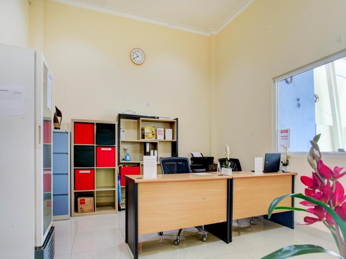 Готель Oyo 90141 3A Syariah Джакарта Екстер'єр фото